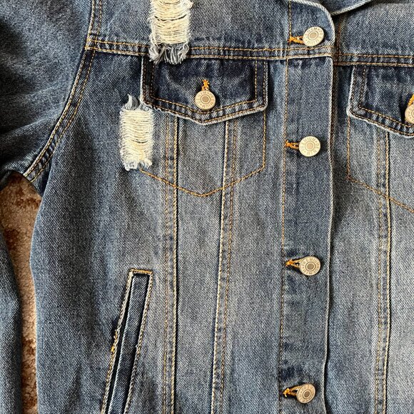 LOVE TREE DENIM Distressed Jean Jacket Medium Wash Size M EUC - Picture 3 of 8